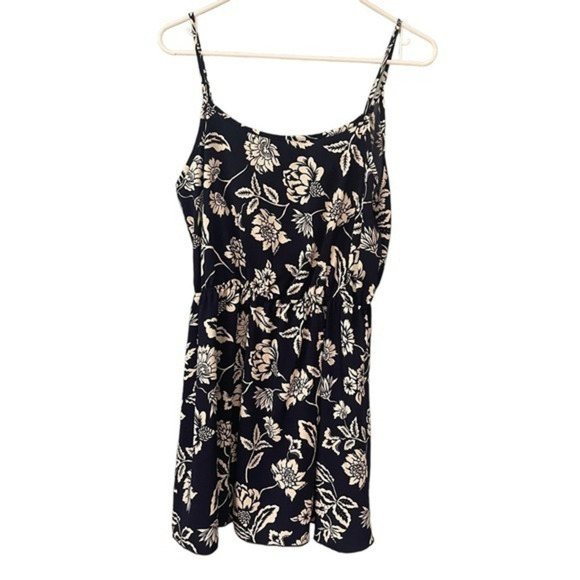 🔹5/$25🔹 Miss Daisy Blue and White Floral Spaghetti Strap Dress. Size Large - Picture 1 of 10